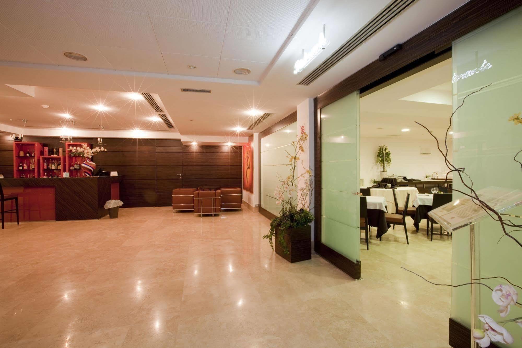 Centrum Palace Hotel & Resorts กัมโปบัสโซ ภายนอก รูปภาพ