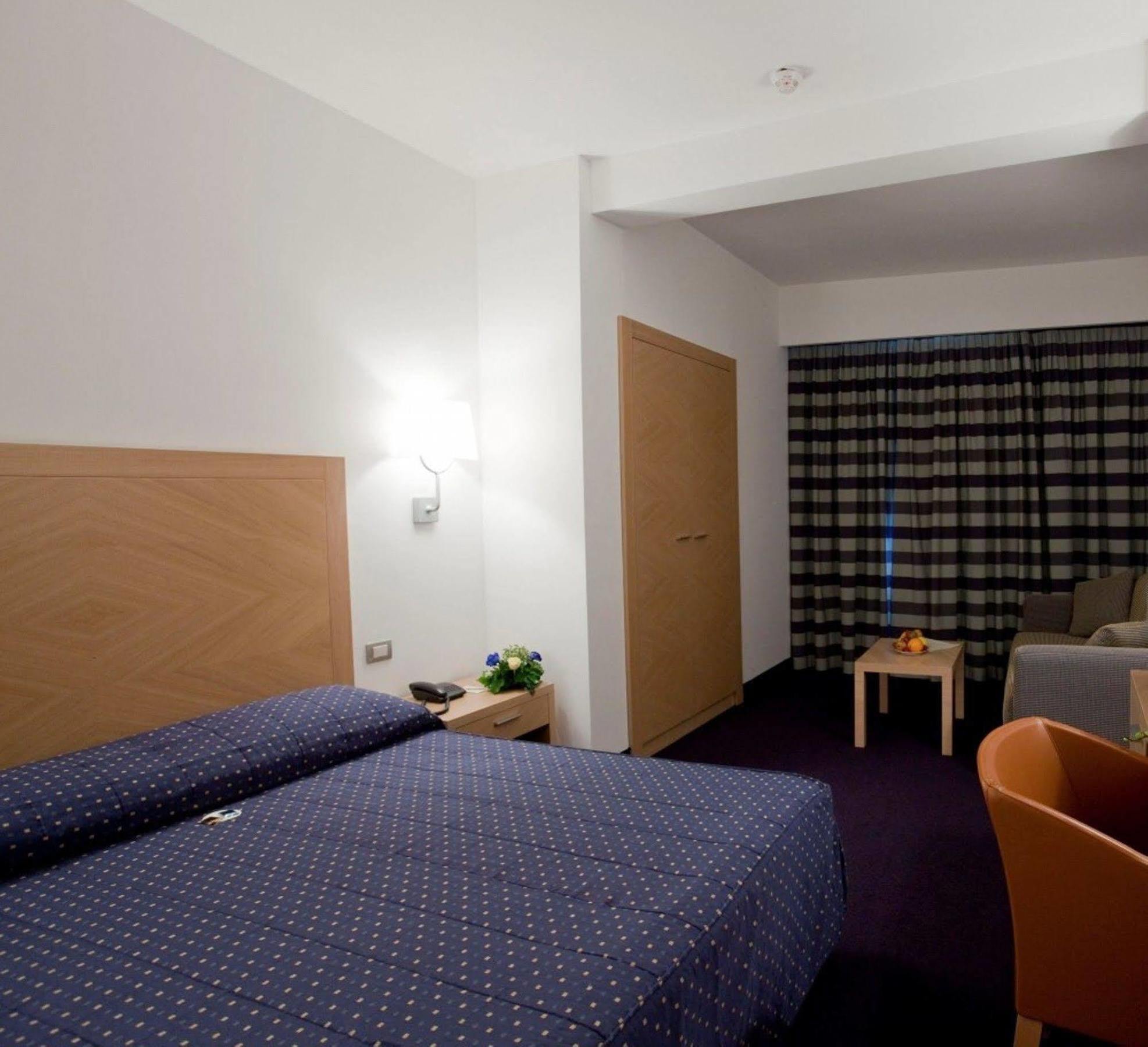 Centrum Palace Hotel & Resorts กัมโปบัสโซ ภายนอก รูปภาพ