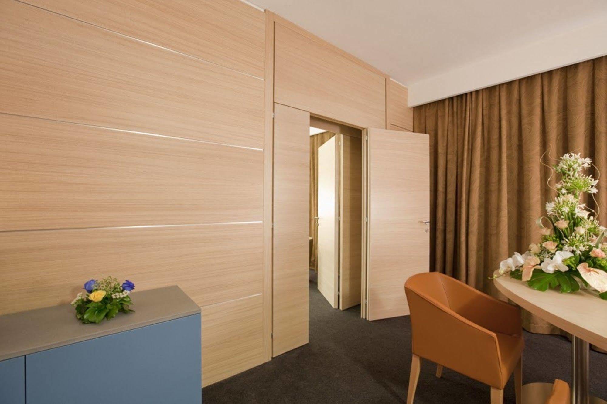 Centrum Palace Hotel & Resorts กัมโปบัสโซ ภายนอก รูปภาพ