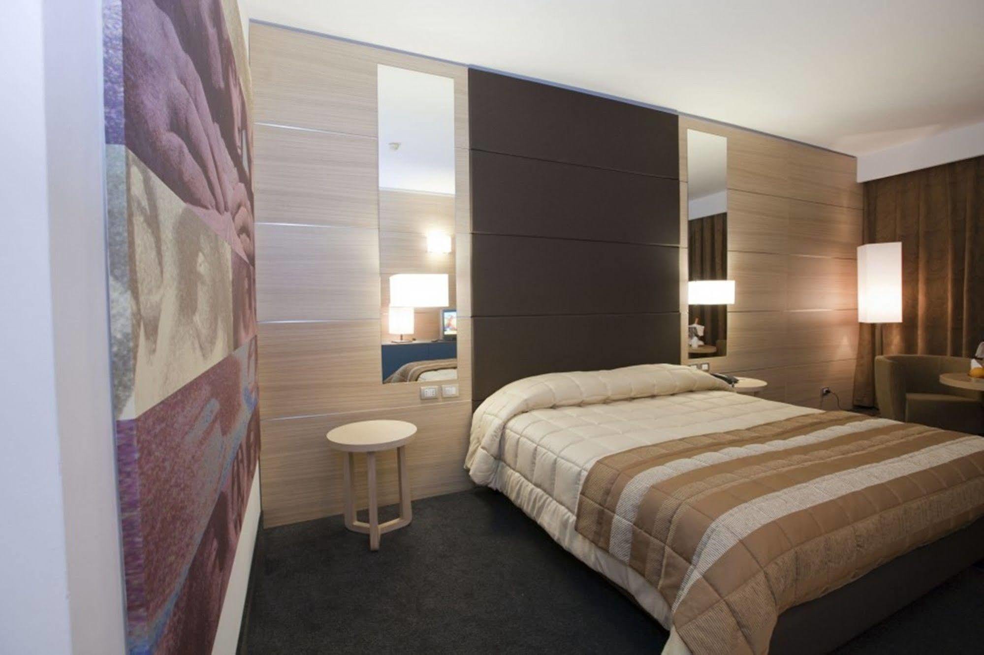 Centrum Palace Hotel & Resorts กัมโปบัสโซ ภายนอก รูปภาพ